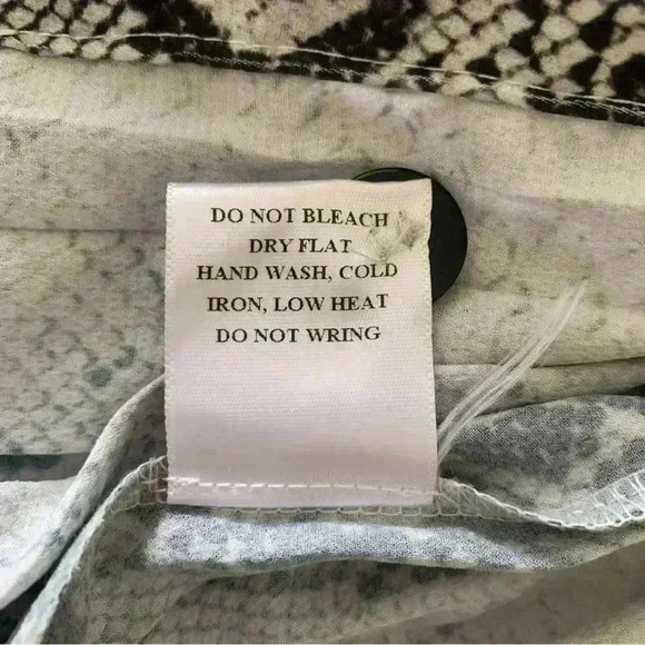 Dress Forum Women's Snakeskin Print Pleated Midi Skirt Size Large - Picture 10 of 14